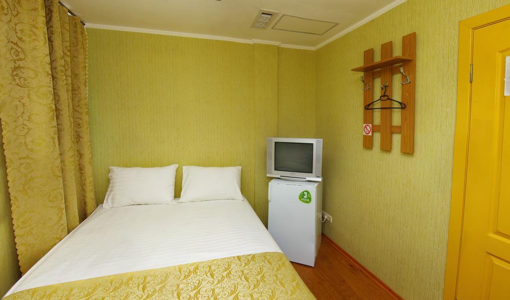 Tokyo Star Economy Hotel Odessa Buitenkant foto