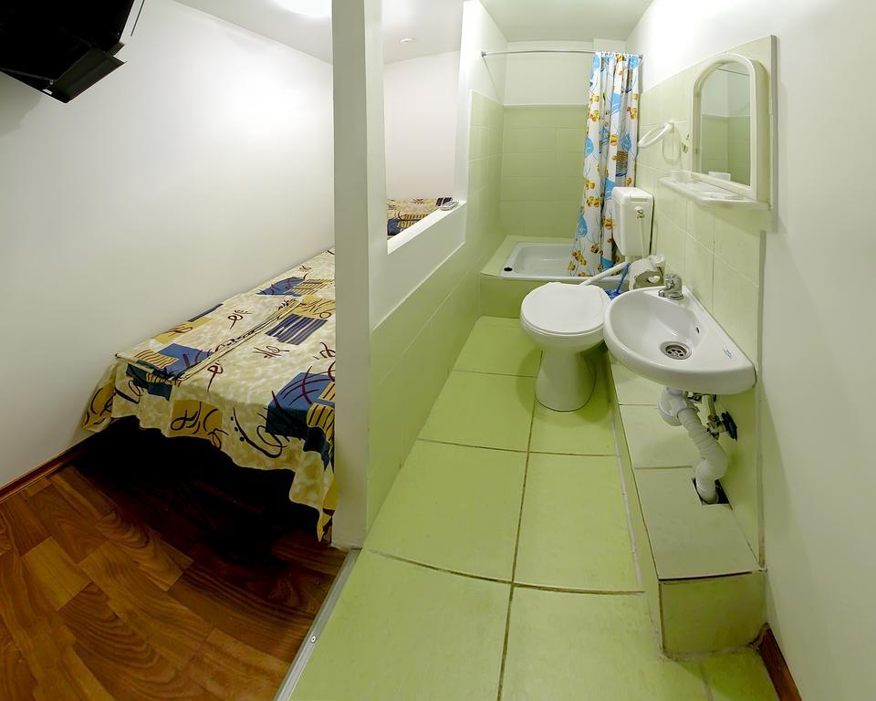 Tokyo Star Economy Hotel Odessa Buitenkant foto