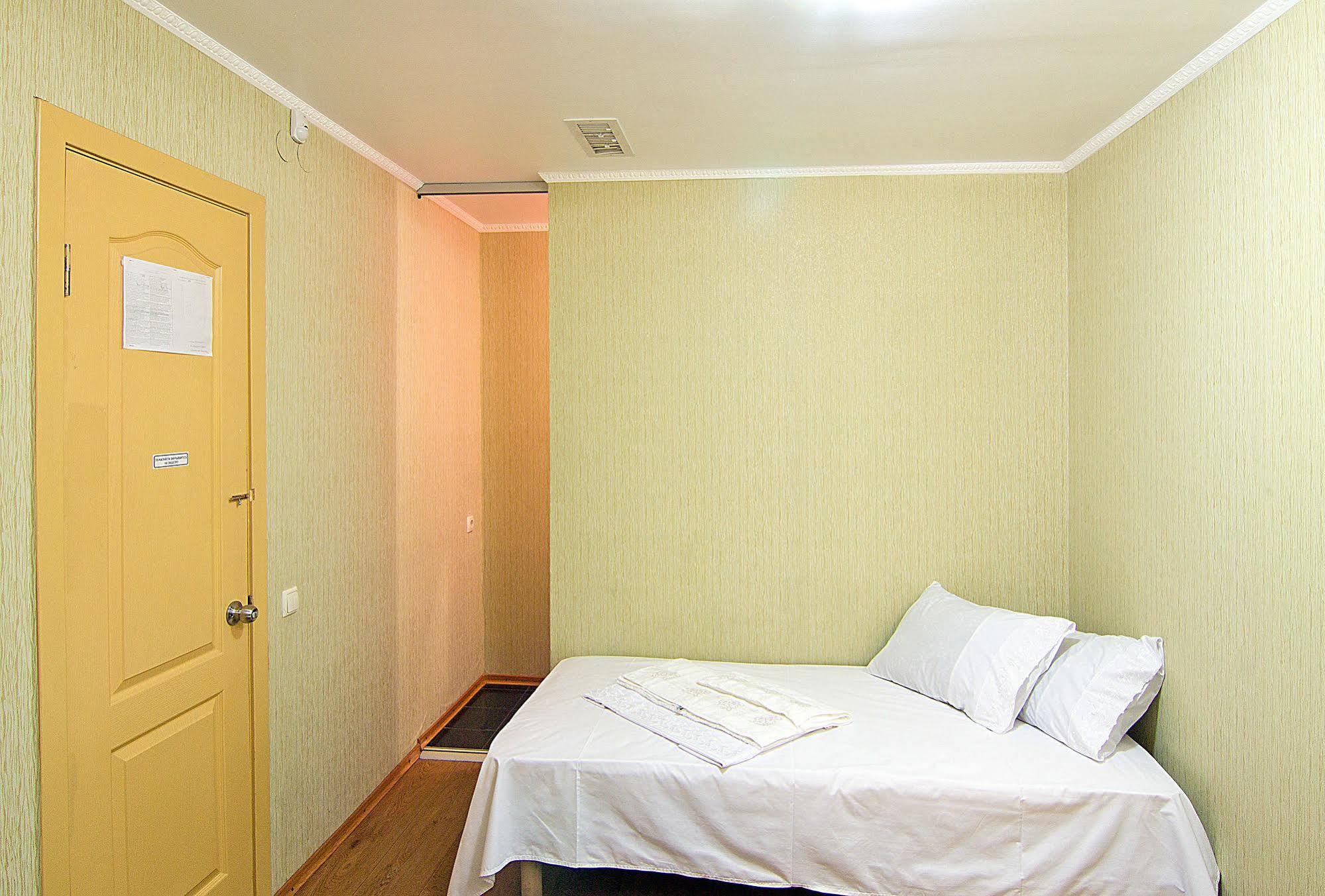 Tokyo Star Economy Hotel Odessa Buitenkant foto